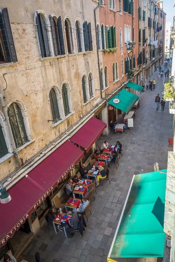 A la Pescarìa Studios Venecia