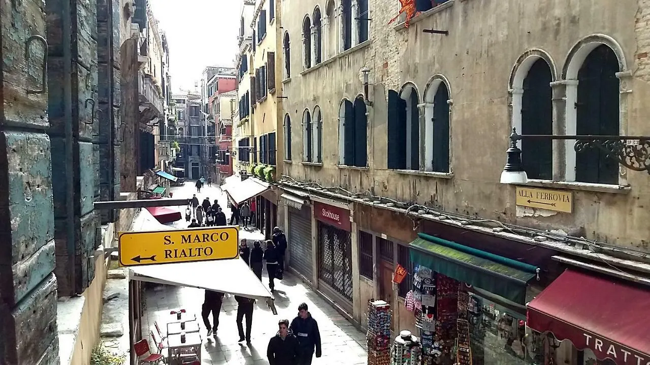 A la Pescarìa Studios Venecia